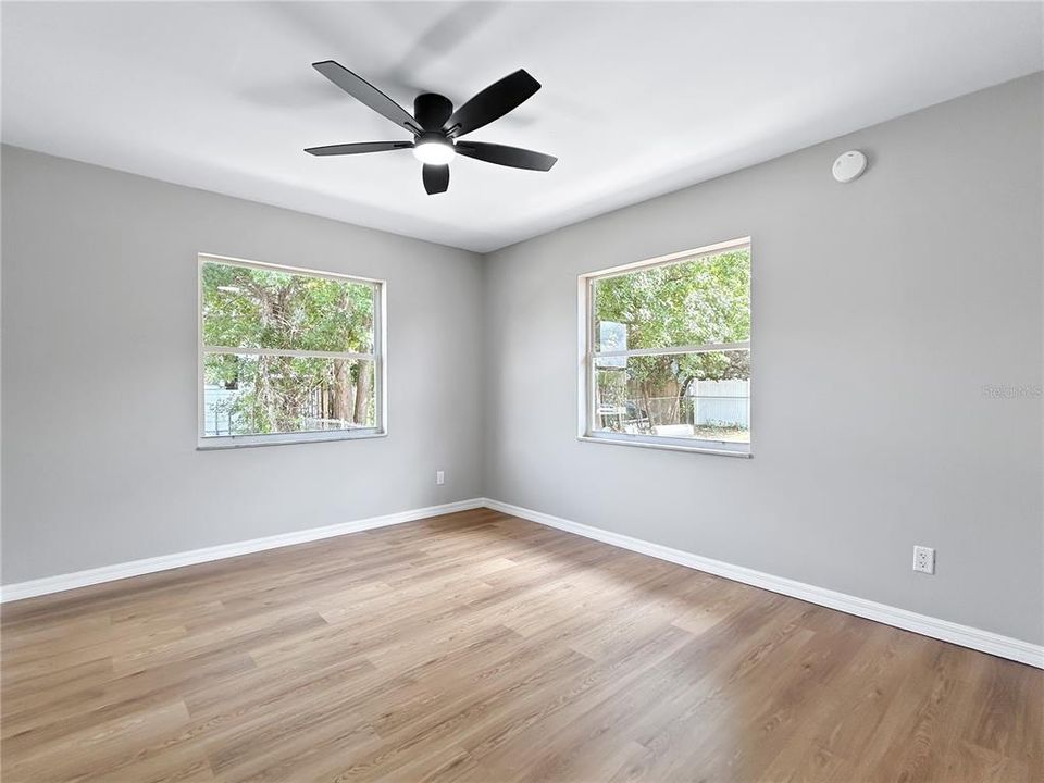 合同活跃: $339,990 (3 贝兹, 2 浴室, 1820 平方英尺)