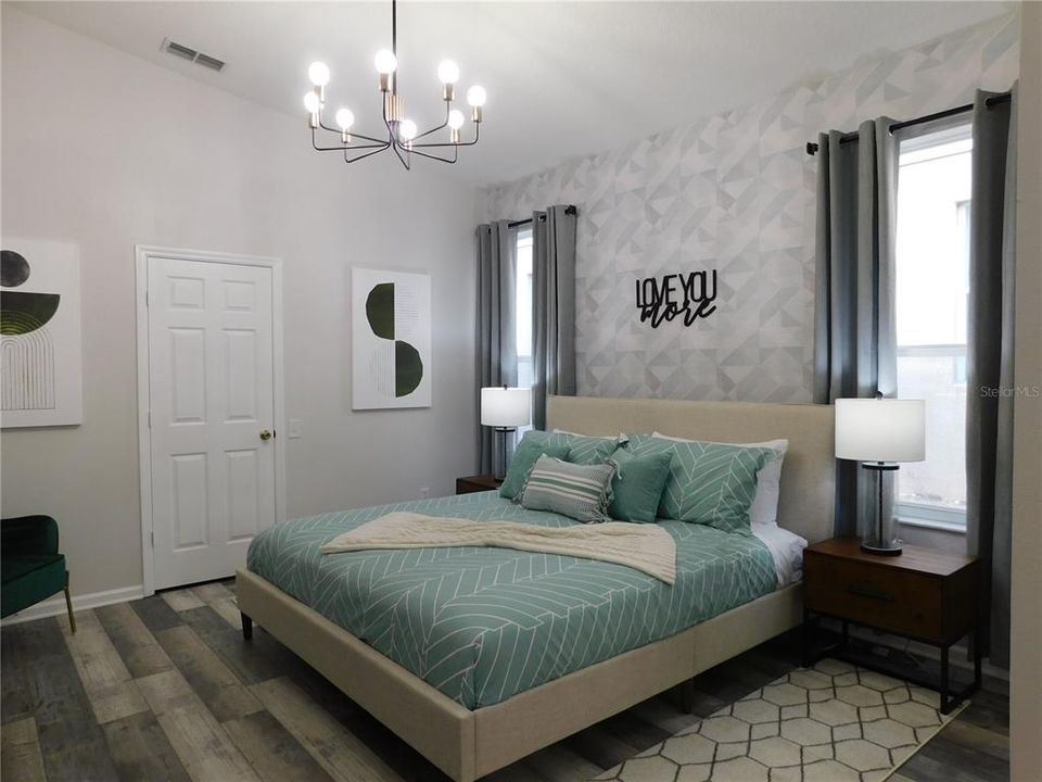 Под контрактом: $419,000 (4 спален, 3 ванн, 1834 Квадратных фут)