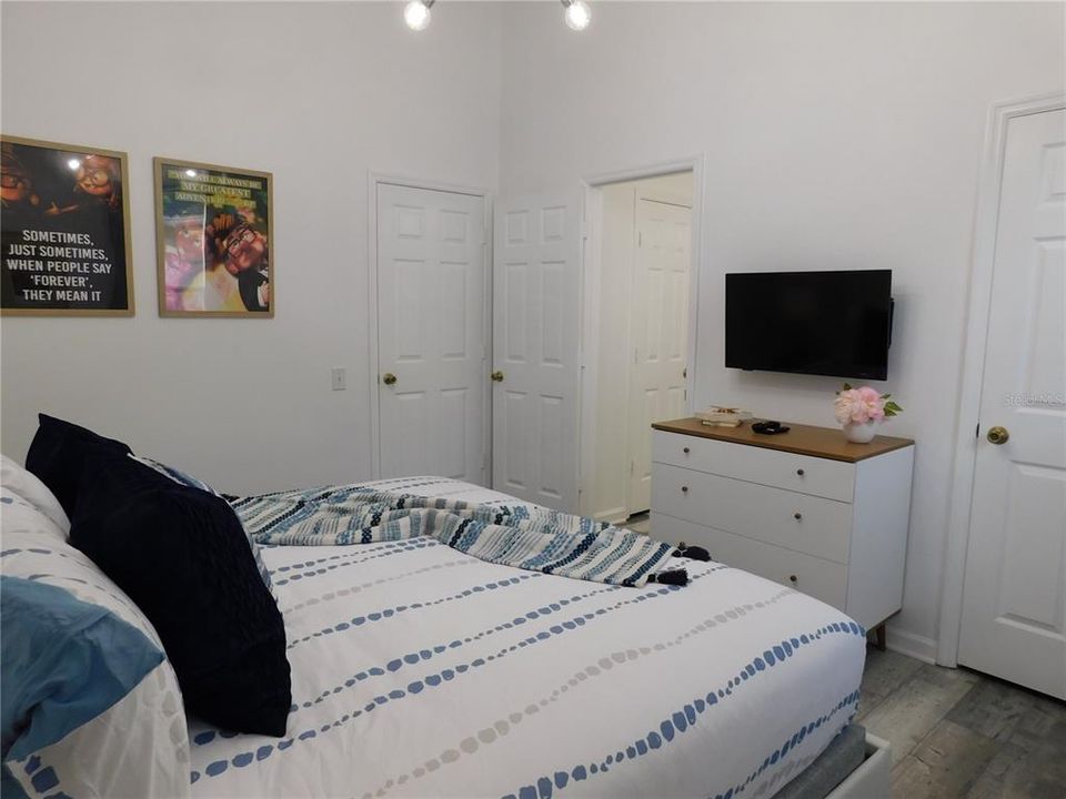 Под контрактом: $419,000 (4 спален, 3 ванн, 1834 Квадратных фут)