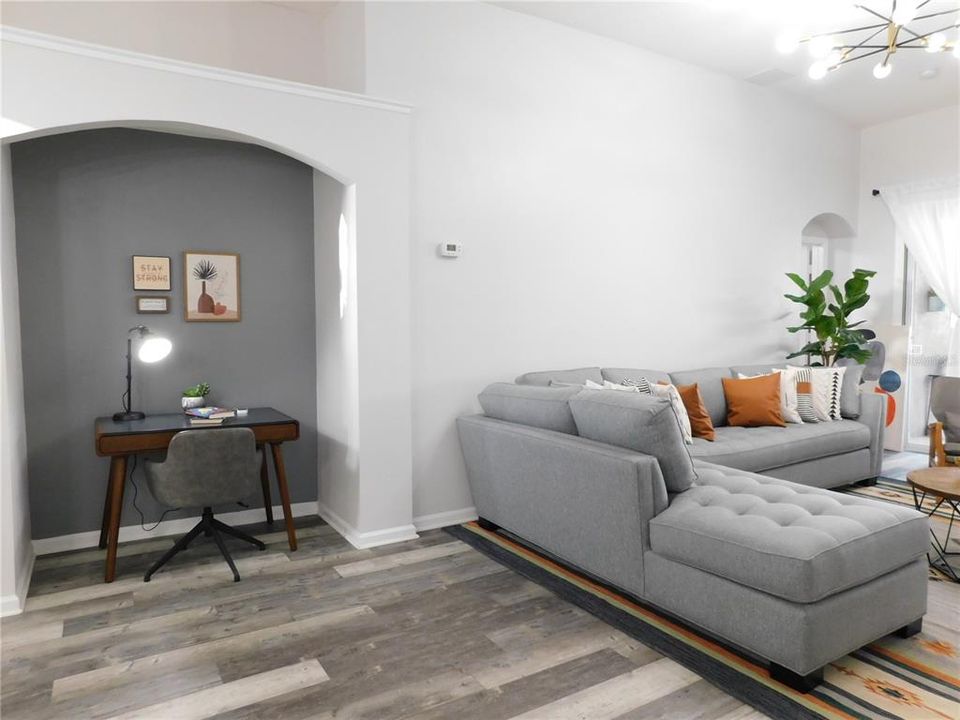 Под контрактом: $419,000 (4 спален, 3 ванн, 1834 Квадратных фут)