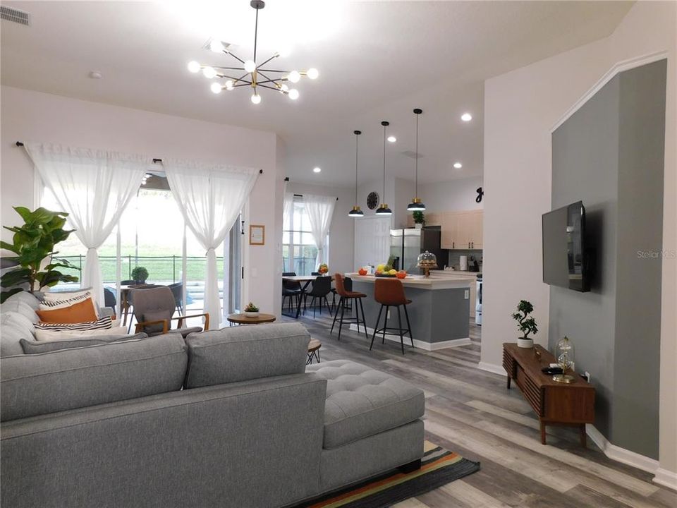 Под контрактом: $419,000 (4 спален, 3 ванн, 1834 Квадратных фут)