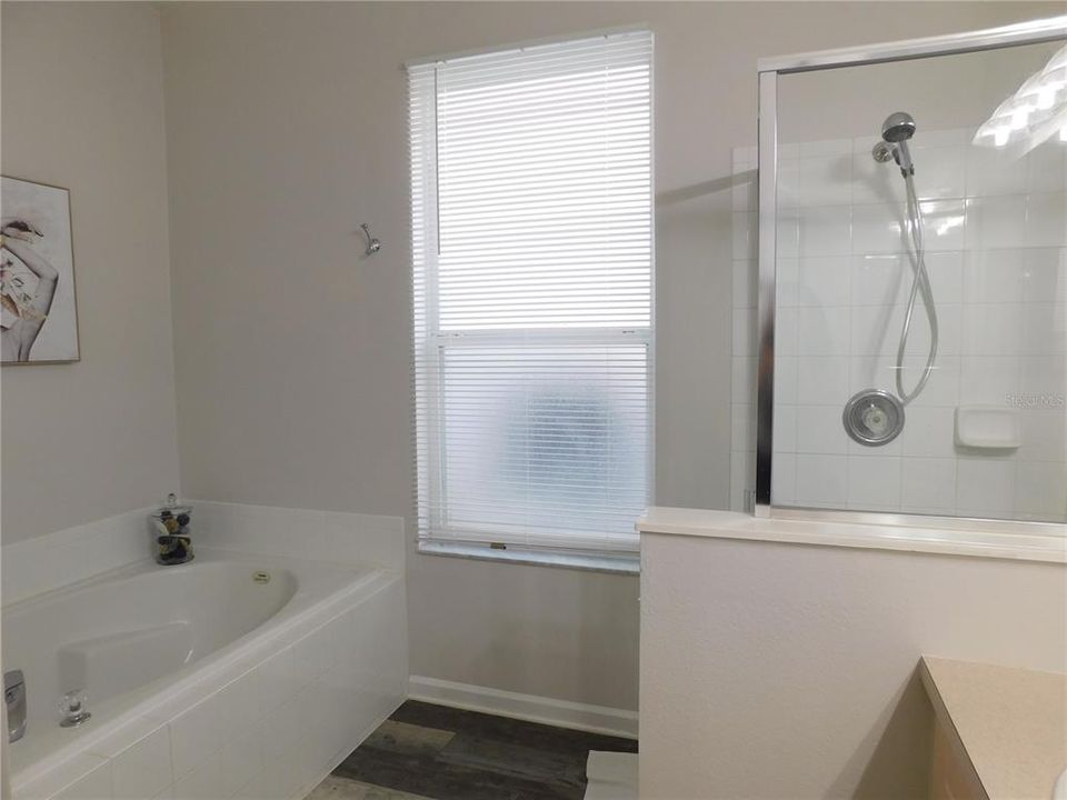 Под контрактом: $419,000 (4 спален, 3 ванн, 1834 Квадратных фут)