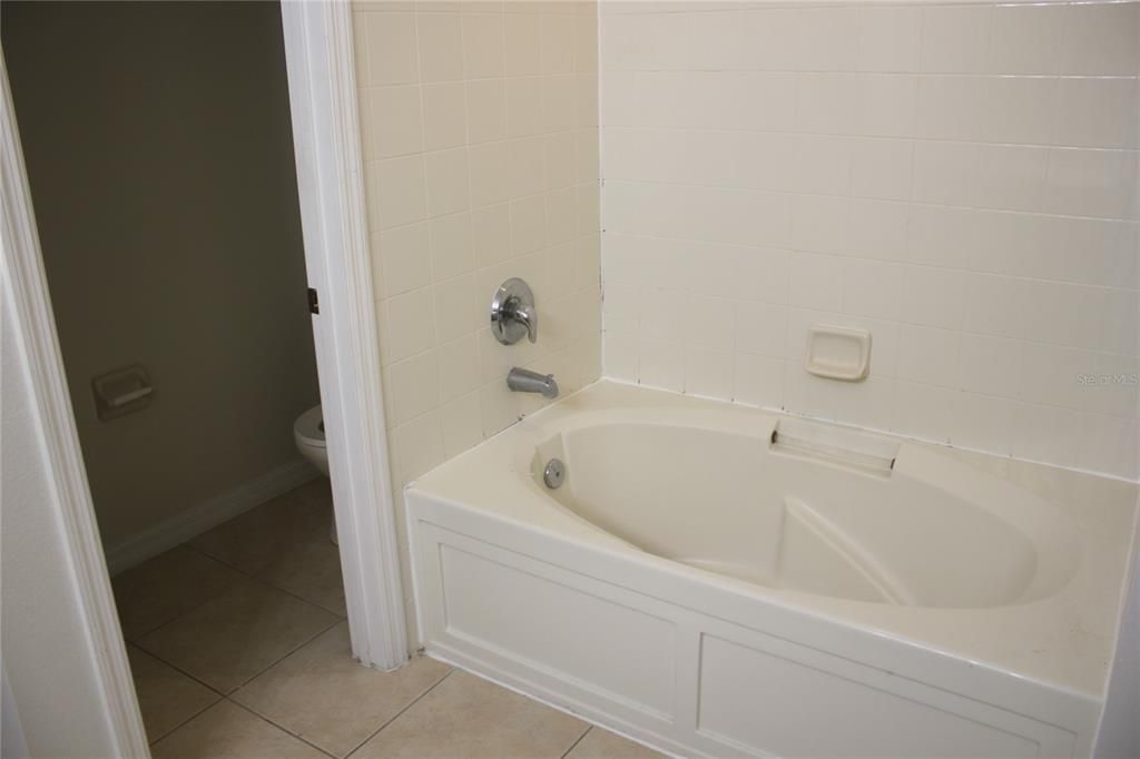 For Rent: $1,950 (3 beds, 2 baths, 1824 Square Feet)