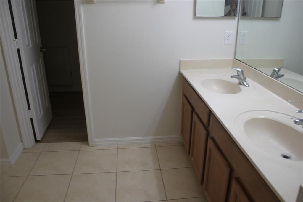 For Rent: $1,950 (3 beds, 2 baths, 1824 Square Feet)