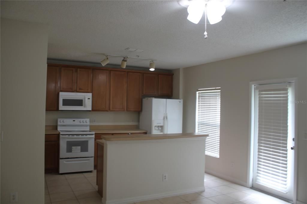 For Rent: $1,950 (3 beds, 2 baths, 1824 Square Feet)