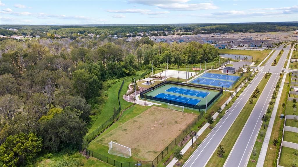 合同活跃: $430,973 (4 贝兹, 3 浴室, 2205 平方英尺)