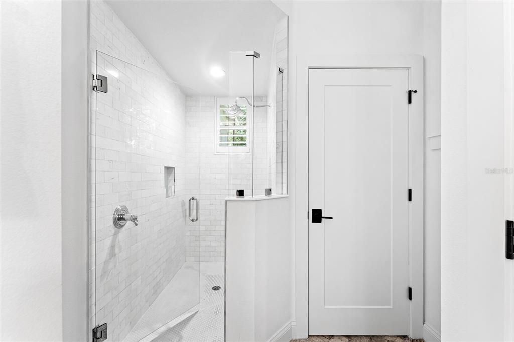 合同活跃: $925,000 (4 贝兹, 3 浴室, 2516 平方英尺)