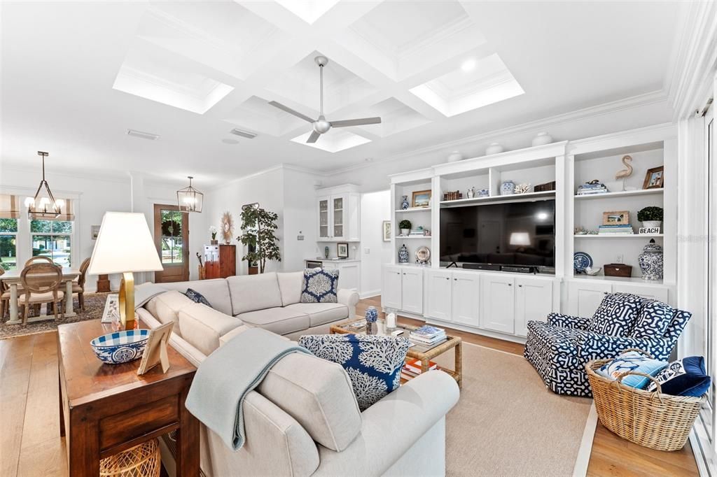 合同活跃: $925,000 (4 贝兹, 3 浴室, 2516 平方英尺)