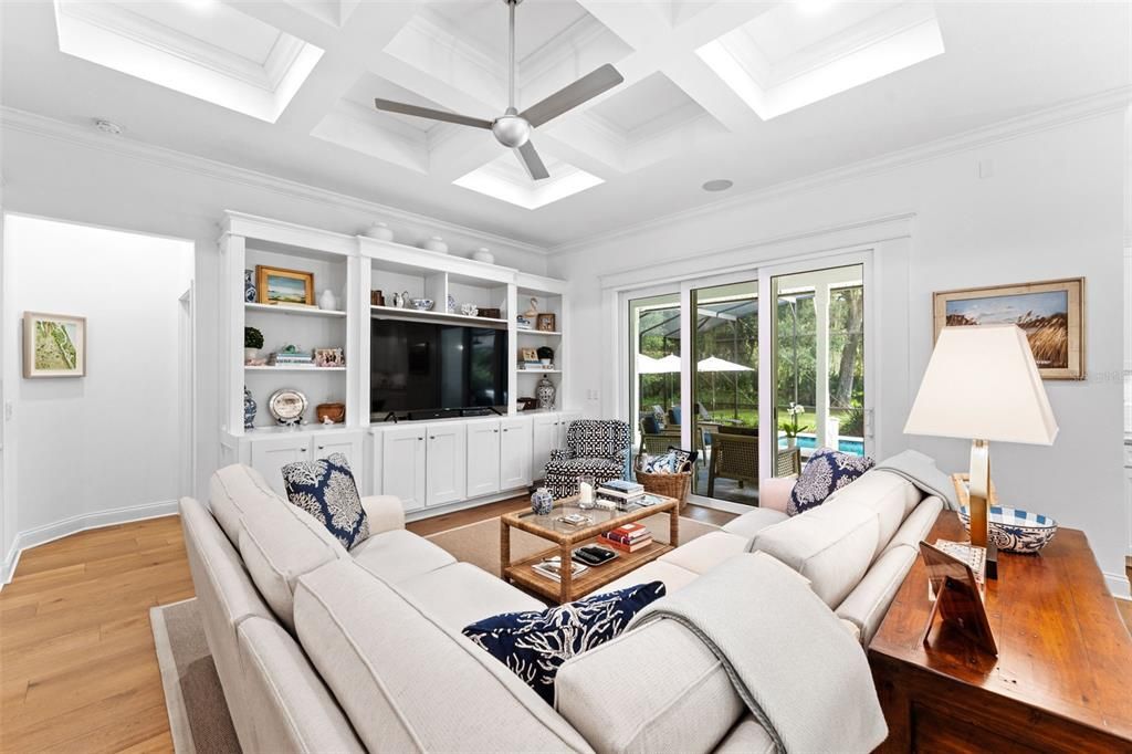 合同活跃: $925,000 (4 贝兹, 3 浴室, 2516 平方英尺)