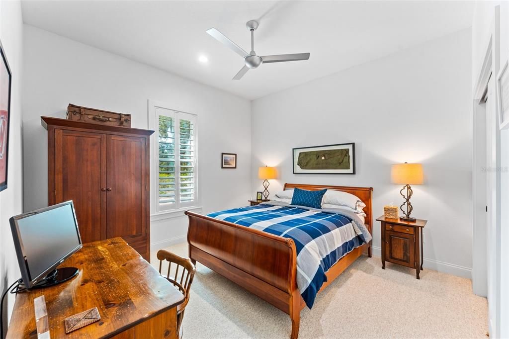 合同活跃: $925,000 (4 贝兹, 3 浴室, 2516 平方英尺)