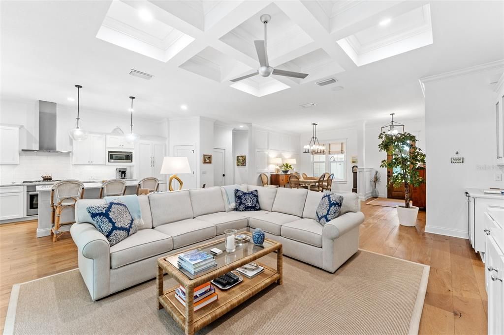 合同活跃: $925,000 (4 贝兹, 3 浴室, 2516 平方英尺)