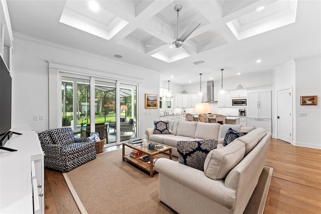 合同活跃: $925,000 (4 贝兹, 3 浴室, 2516 平方英尺)