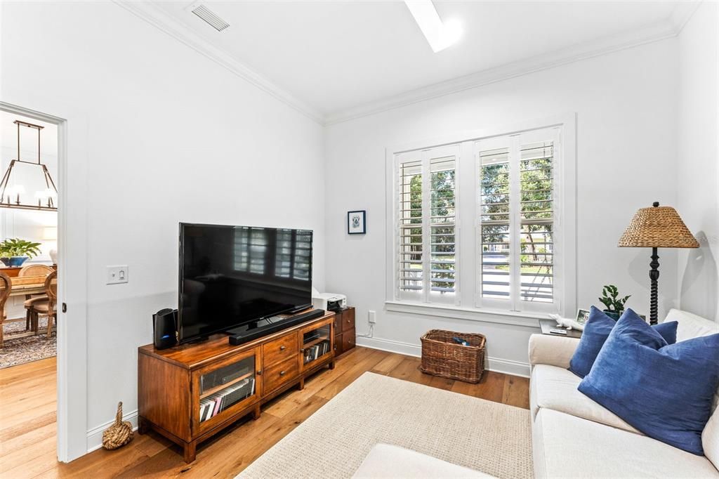 合同活跃: $925,000 (4 贝兹, 3 浴室, 2516 平方英尺)