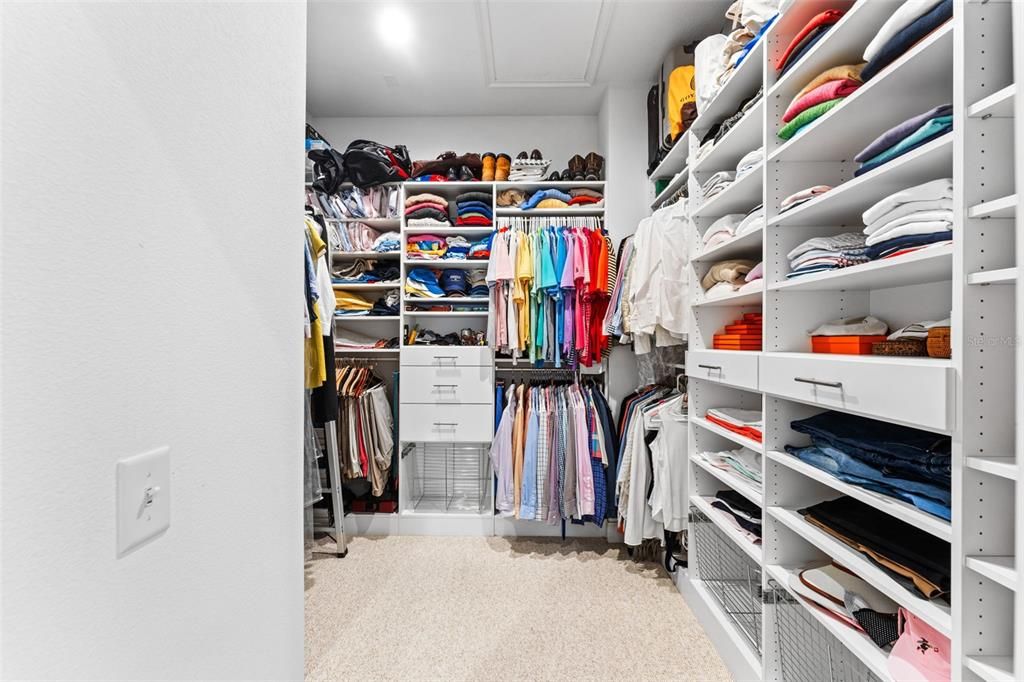 合同活跃: $925,000 (4 贝兹, 3 浴室, 2516 平方英尺)