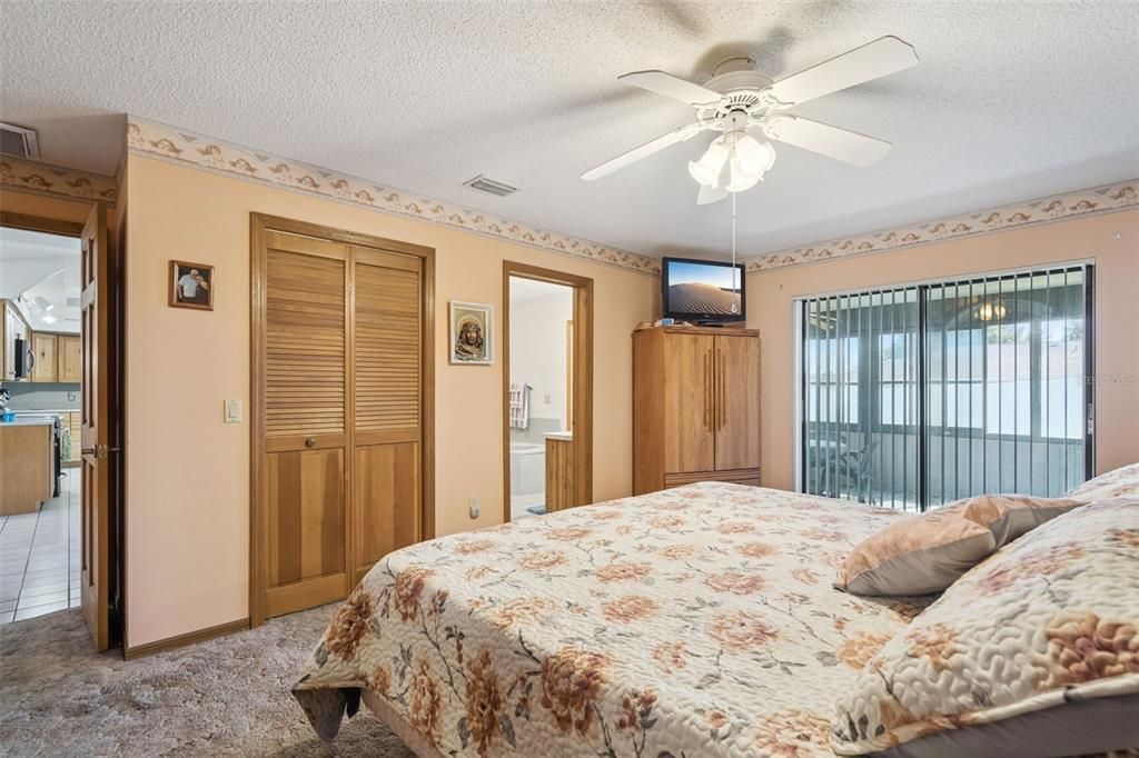 Active With Contract: $350,000 (3 beds, 2 baths, 1990 Square Feet)