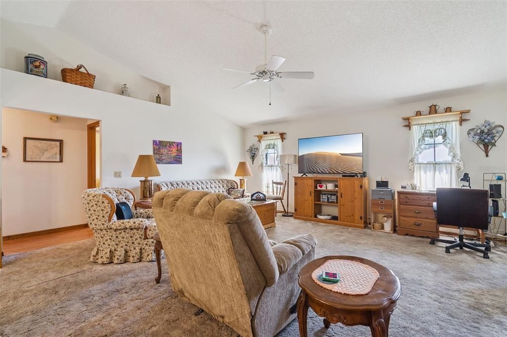 Active With Contract: $350,000 (3 beds, 2 baths, 1990 Square Feet)