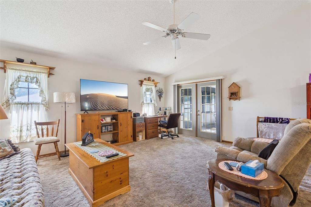 Active With Contract: $350,000 (3 beds, 2 baths, 1990 Square Feet)