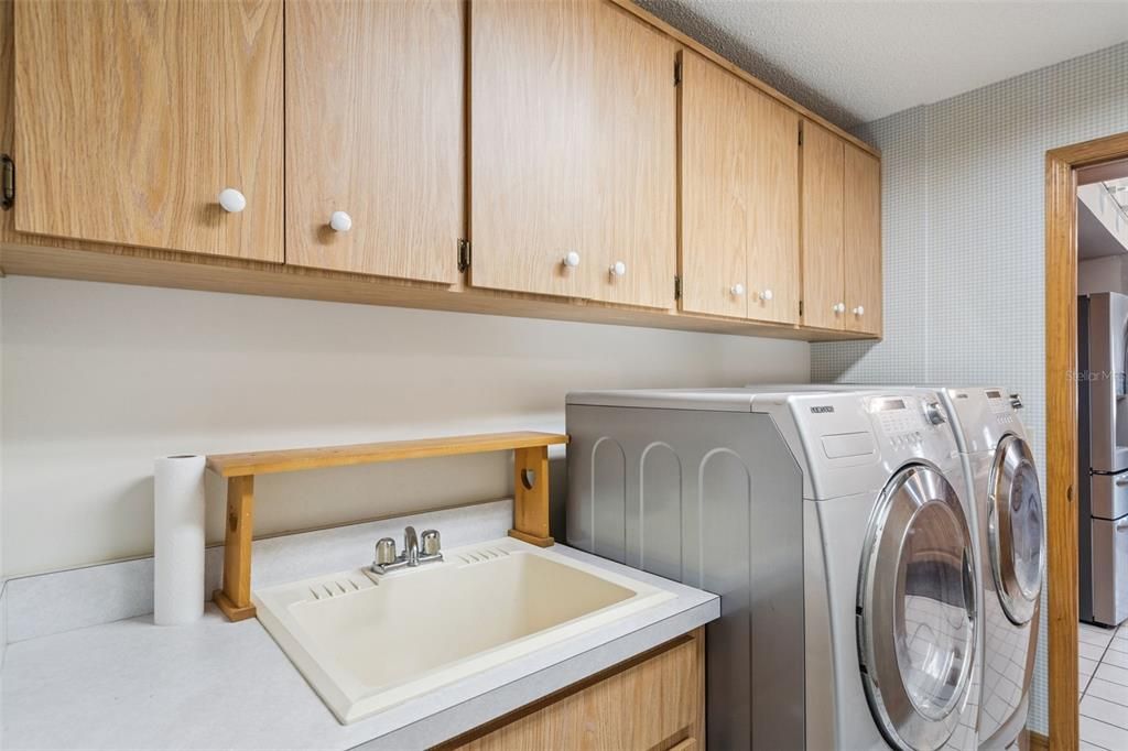 Active With Contract: $350,000 (3 beds, 2 baths, 1990 Square Feet)