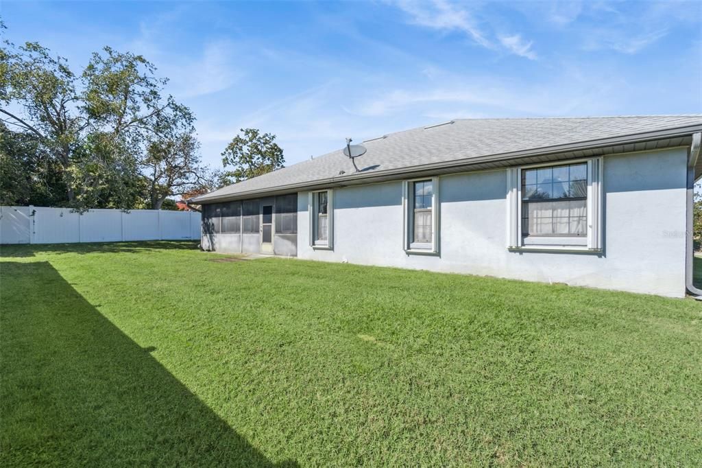 Active With Contract: $350,000 (3 beds, 2 baths, 1990 Square Feet)