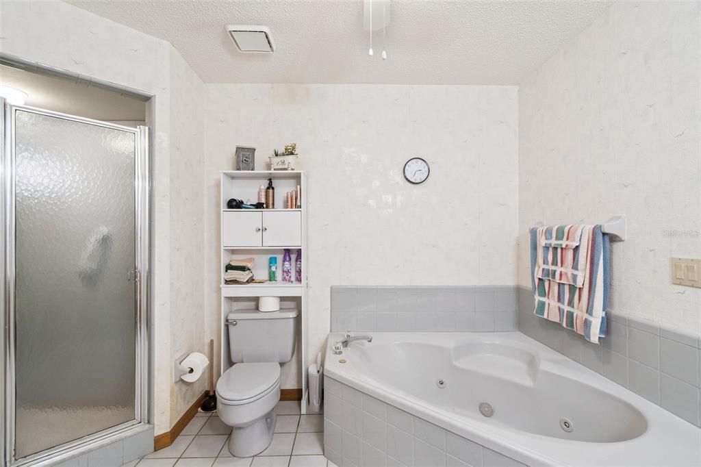 Active With Contract: $350,000 (3 beds, 2 baths, 1990 Square Feet)