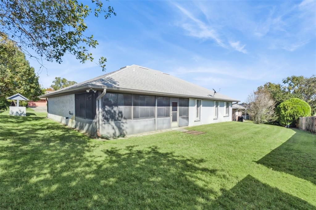 Active With Contract: $350,000 (3 beds, 2 baths, 1990 Square Feet)