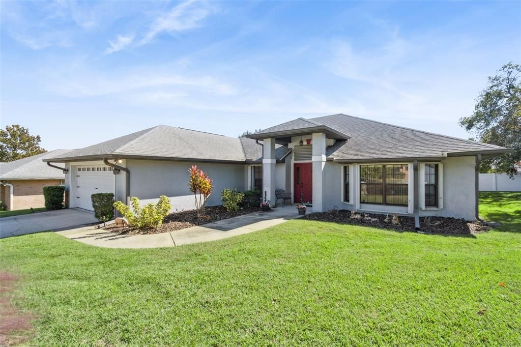 Active With Contract: $350,000 (3 beds, 2 baths, 1990 Square Feet)