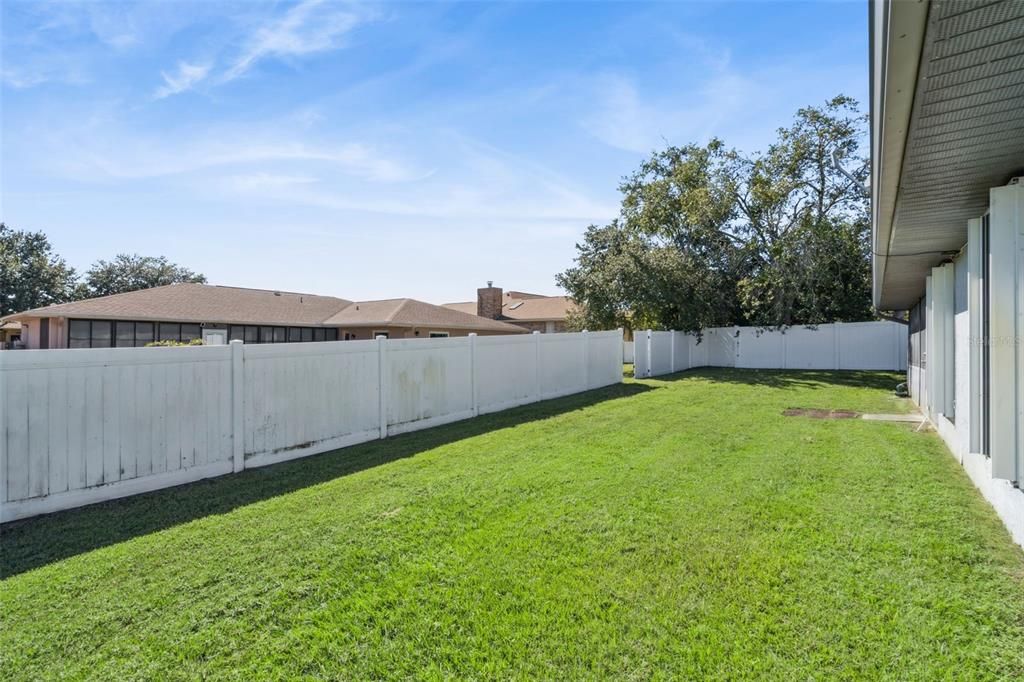 Active With Contract: $350,000 (3 beds, 2 baths, 1990 Square Feet)