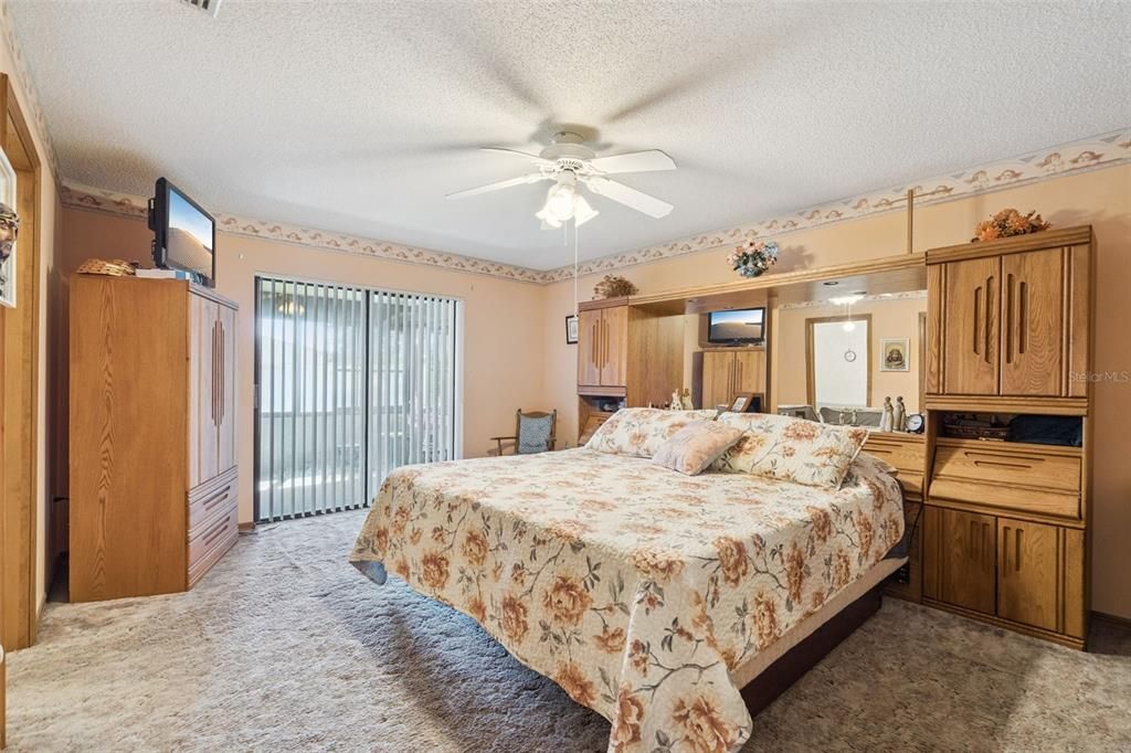 Active With Contract: $350,000 (3 beds, 2 baths, 1990 Square Feet)