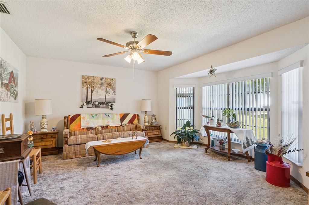 Active With Contract: $350,000 (3 beds, 2 baths, 1990 Square Feet)