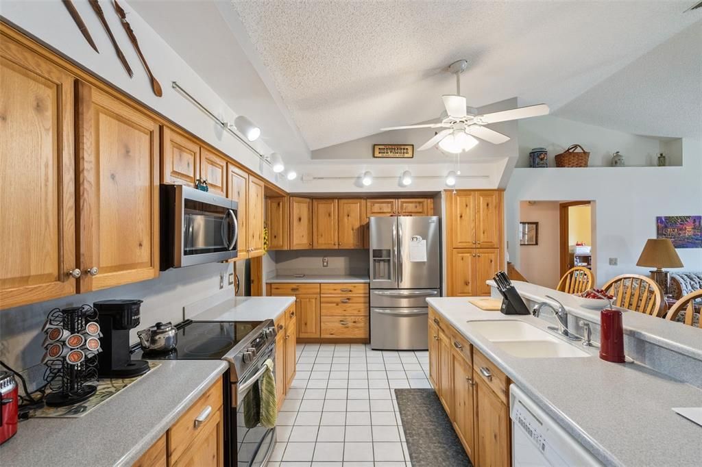 Active With Contract: $350,000 (3 beds, 2 baths, 1990 Square Feet)