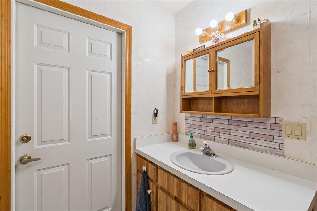 Active With Contract: $350,000 (3 beds, 2 baths, 1990 Square Feet)