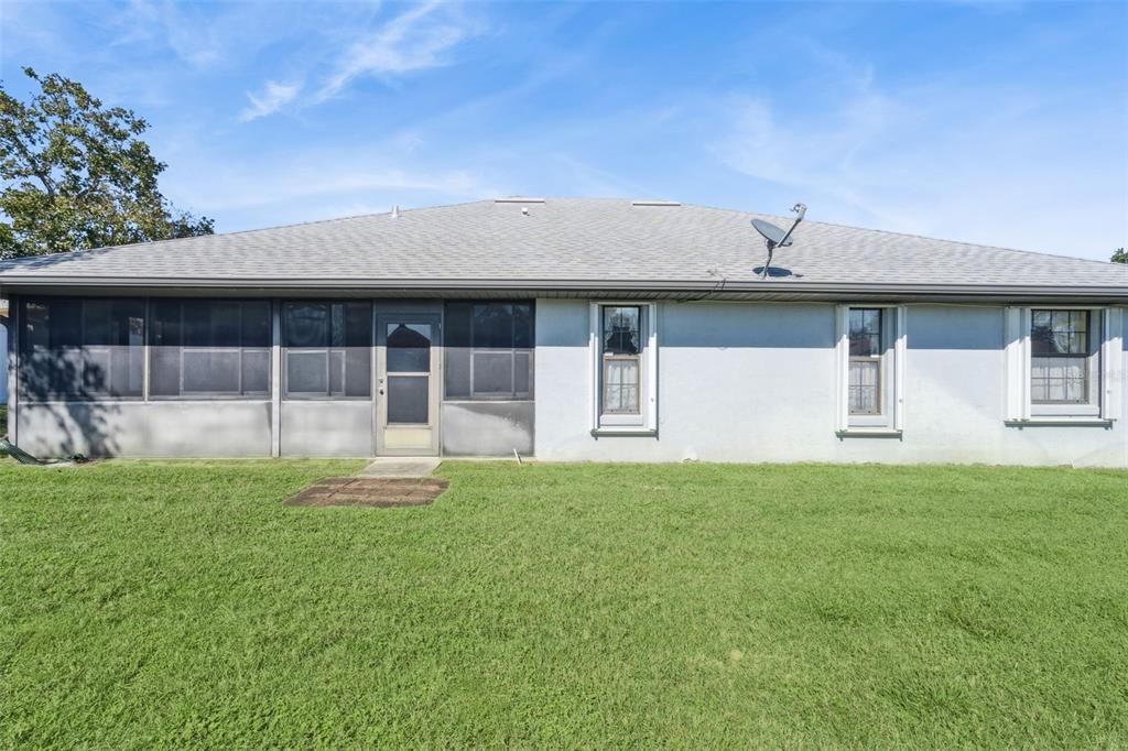 Active With Contract: $350,000 (3 beds, 2 baths, 1990 Square Feet)