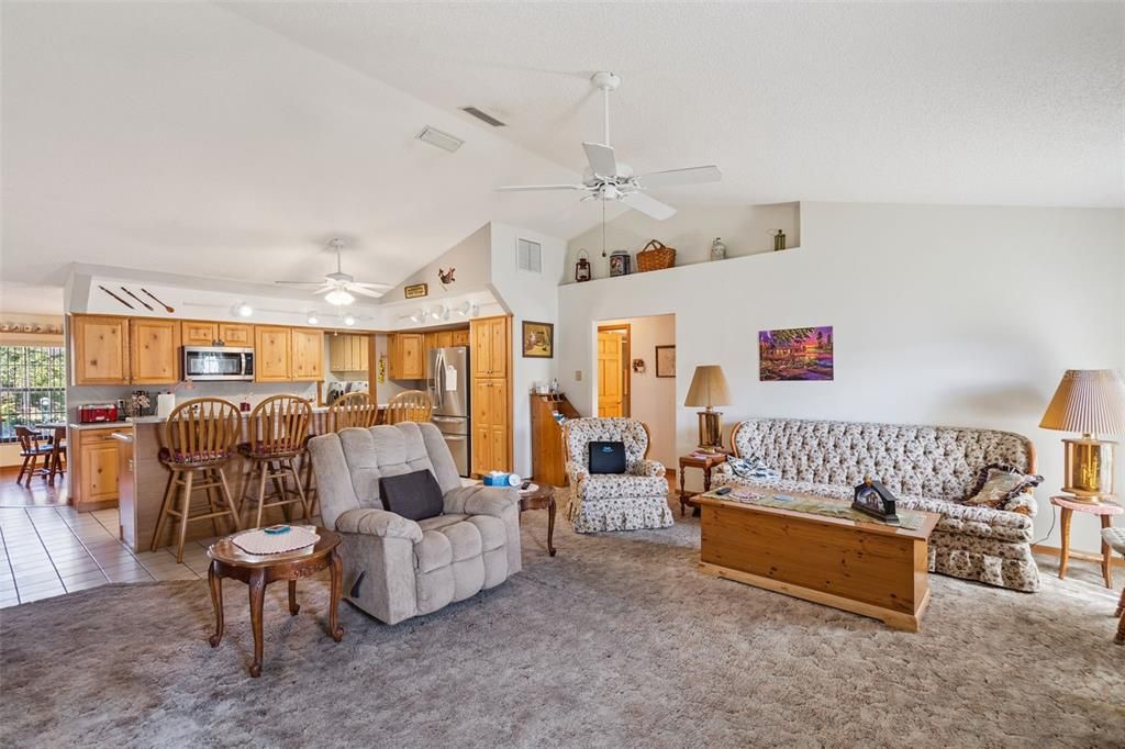 Active With Contract: $350,000 (3 beds, 2 baths, 1990 Square Feet)