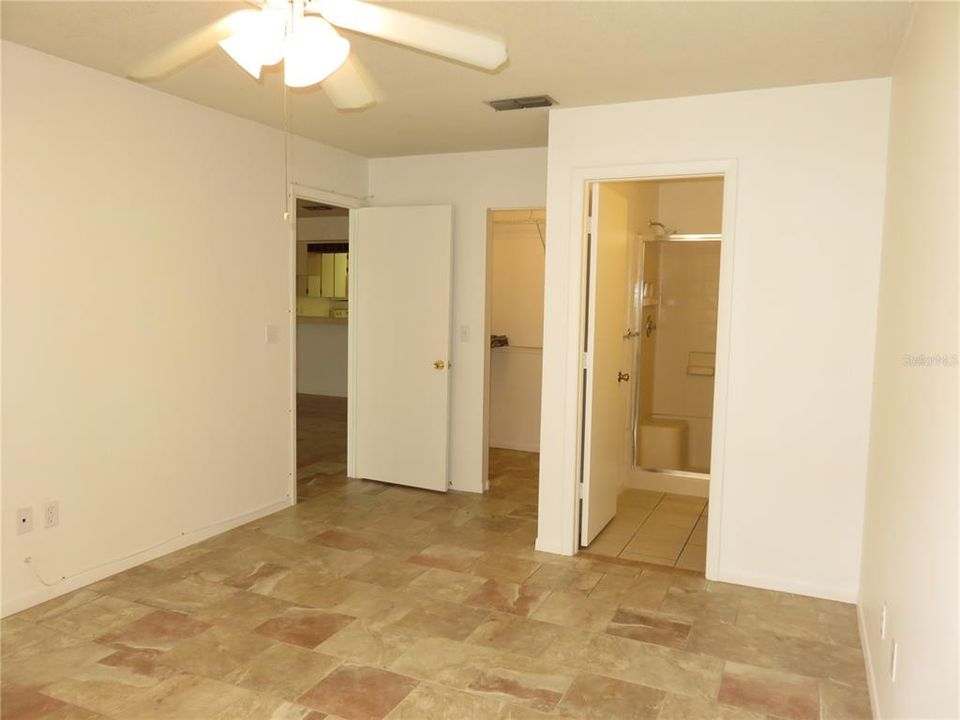 For Rent: $1,295 (2 beds, 2 baths, 935 Square Feet)