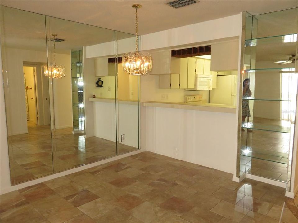 For Rent: $1,295 (2 beds, 2 baths, 935 Square Feet)