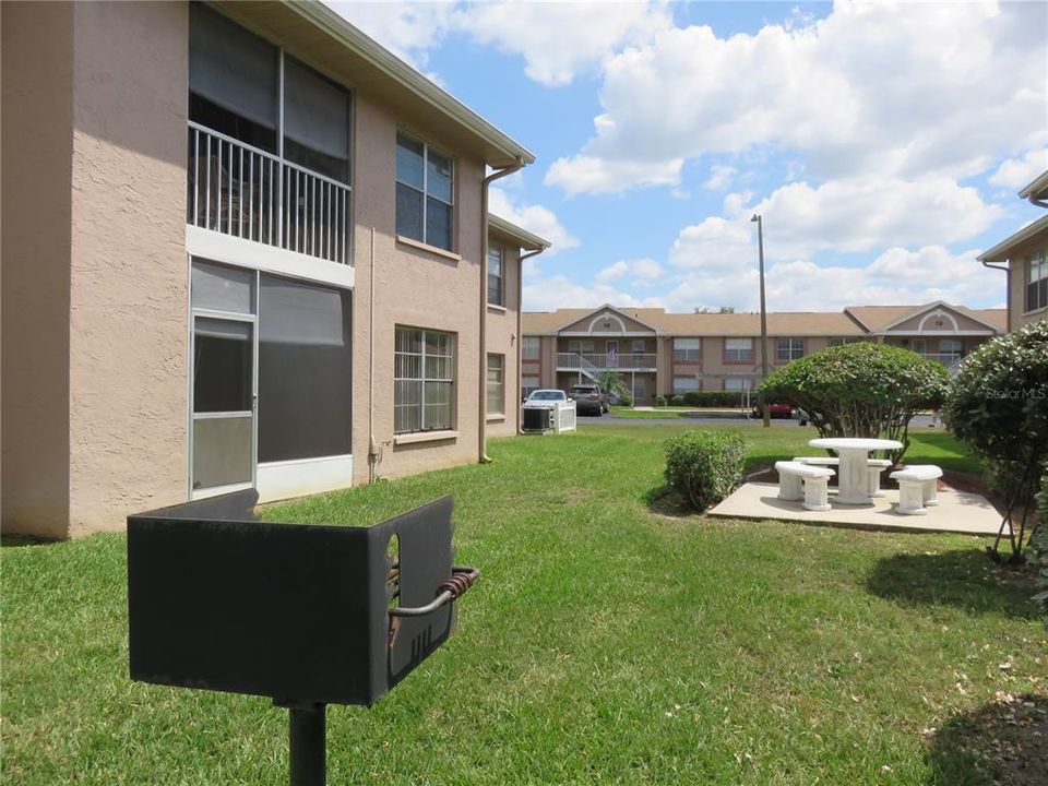 For Rent: $1,295 (2 beds, 2 baths, 935 Square Feet)