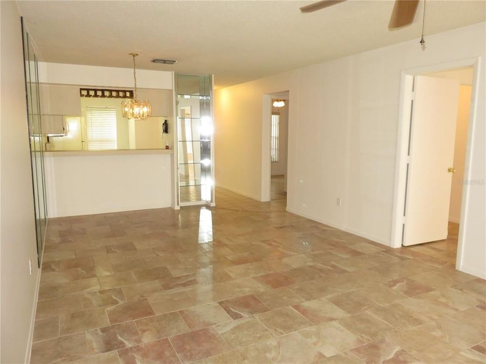 For Rent: $1,295 (2 beds, 2 baths, 935 Square Feet)