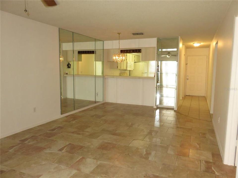 For Rent: $1,295 (2 beds, 2 baths, 935 Square Feet)