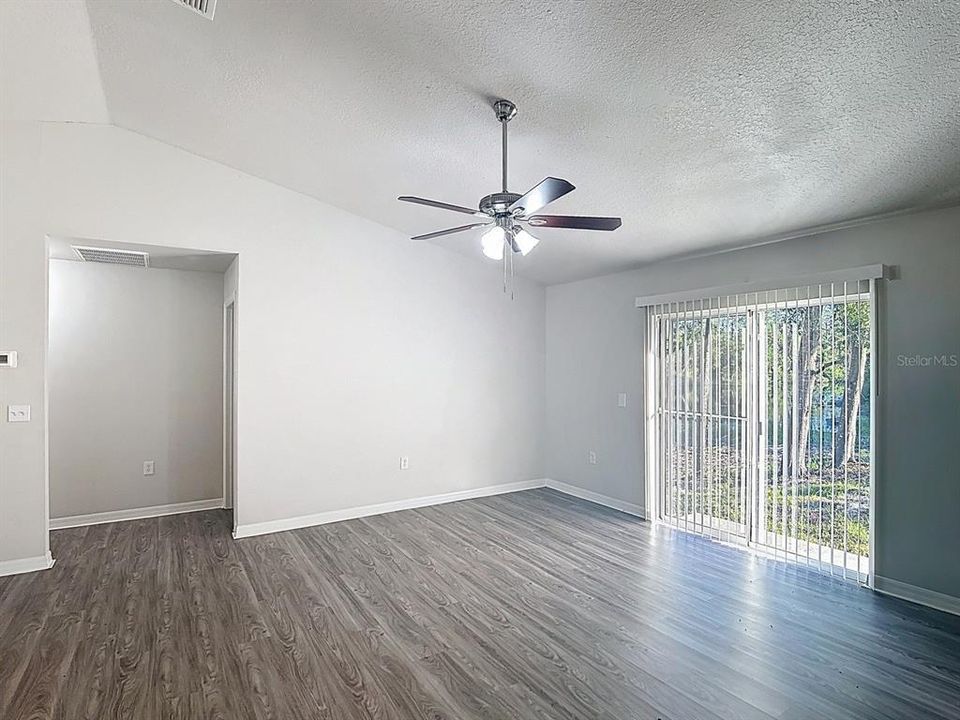 For Sale: $327,200 (3 beds, 2 baths, 1260 Square Feet)