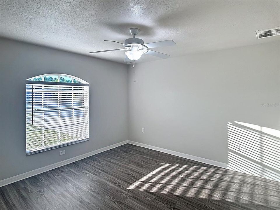 For Sale: $327,200 (3 beds, 2 baths, 1260 Square Feet)