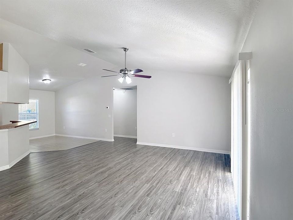 For Sale: $327,200 (3 beds, 2 baths, 1260 Square Feet)