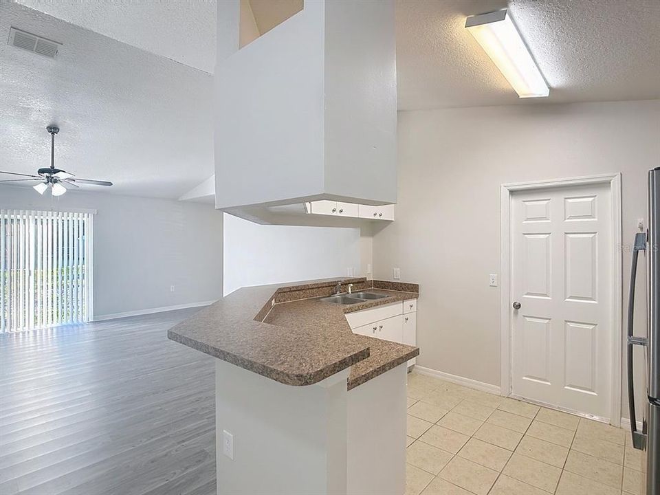 For Sale: $327,200 (3 beds, 2 baths, 1260 Square Feet)