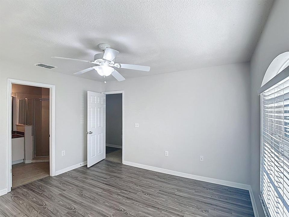 For Sale: $327,200 (3 beds, 2 baths, 1260 Square Feet)