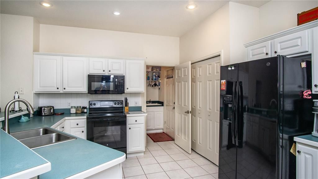 For Sale: $389,000 (3 beds, 2 baths, 2427 Square Feet)