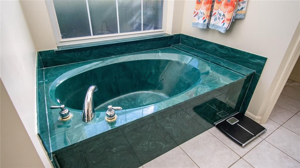 For Sale: $389,000 (3 beds, 2 baths, 2427 Square Feet)