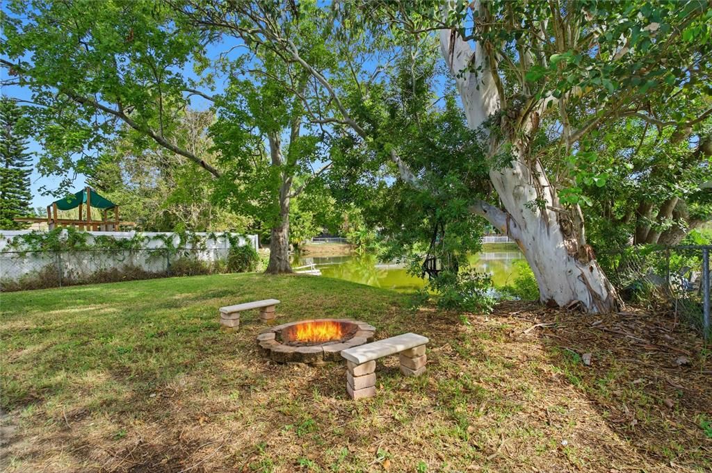 For Sale: $219,900 (2 beds, 1 baths, 1012 Square Feet)