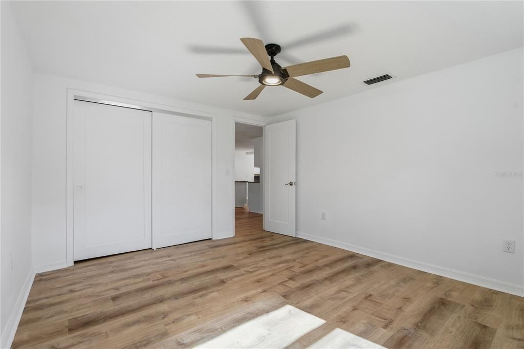 For Sale: $219,900 (2 beds, 1 baths, 1012 Square Feet)