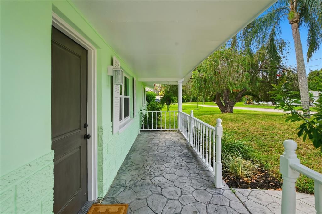 For Sale: $219,900 (2 beds, 1 baths, 1012 Square Feet)