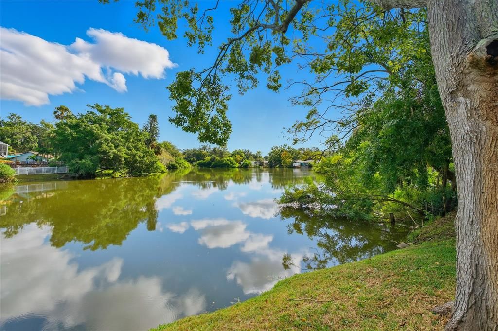 For Sale: $219,900 (2 beds, 1 baths, 1012 Square Feet)