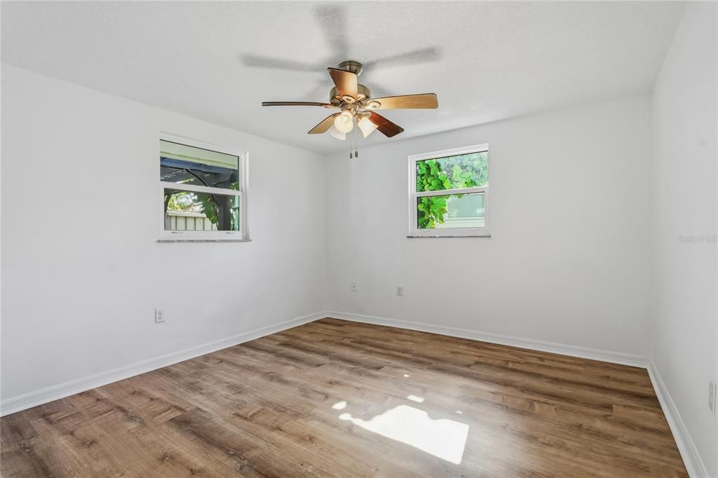 For Sale: $219,900 (2 beds, 1 baths, 1012 Square Feet)